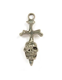 Pendentif Crâne Transpercé 05