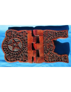 Lutrin en bois avec pentagramme sculpté et motif de vigne 2